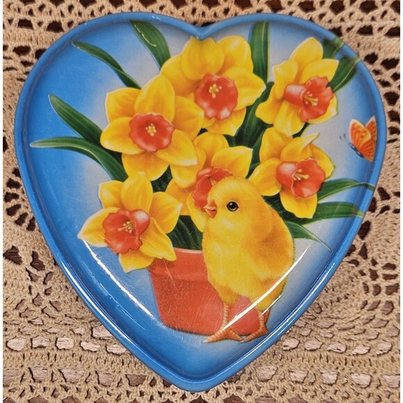 Vtg Plastic Heart Shape Easter Spring Container Daffodils & Baby Chick 6" x 6" - Picture 1 of 5